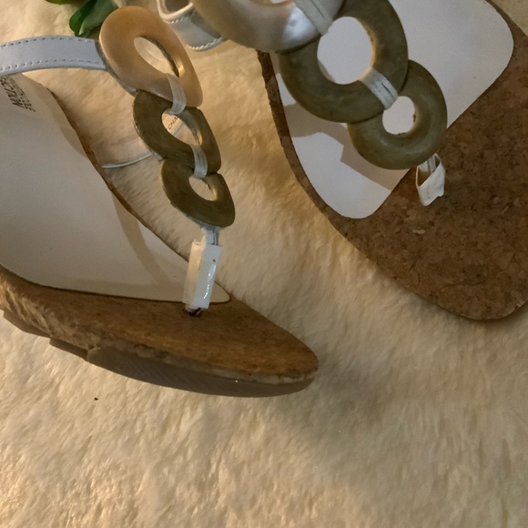 NWOT Kenneth Cole - White wedge sandals. Sz 6M - Picture 3 of 8